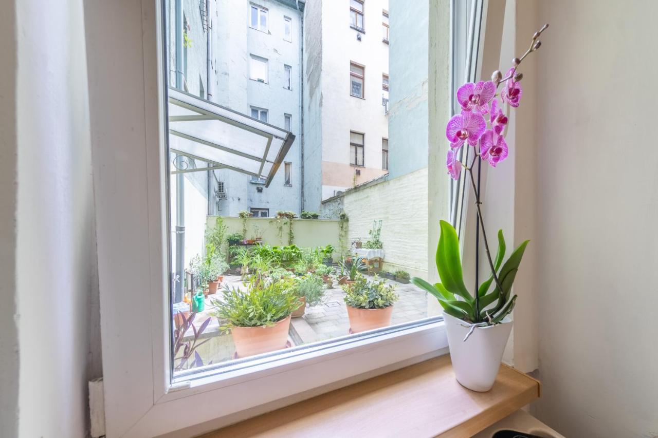 Margit Apartment Budapest Exteriör bild