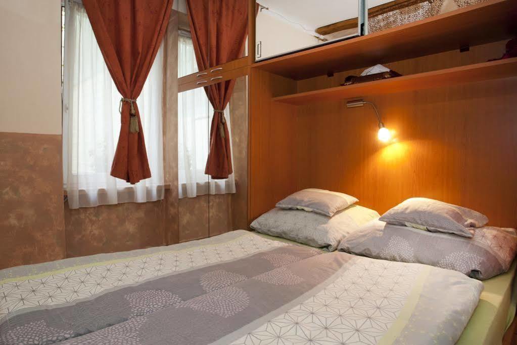 Margit Apartment Budapest Exteriör bild