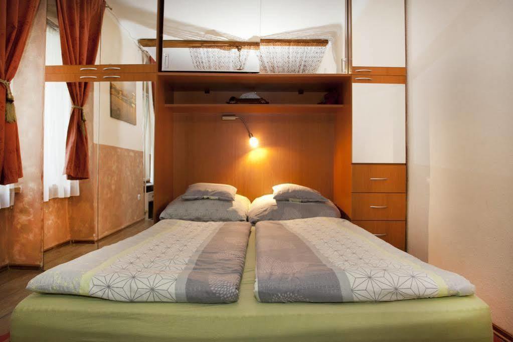 Margit Apartment Budapest Exteriör bild