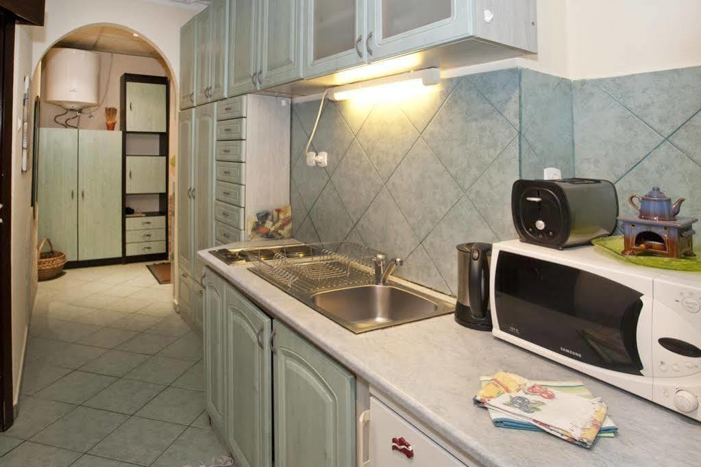 Margit Apartment Budapest Exteriör bild